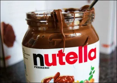 Que doit-on faire avant de jeter un pot de Nutella vide dans la poubelle de recyclage ?