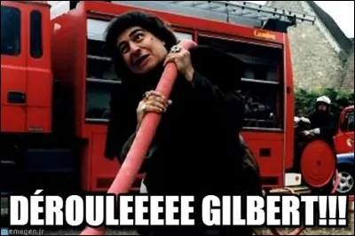 Quel personnage tua une horde de zombies avec une lance à incendie ?