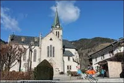 Nous prenons de l'altitude en nous rendant à Praz-sur-Arly. Village Haut-Savoyard, perché à 1 035 mètres, il se situe dans l'ancienne région ...