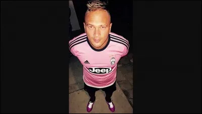 Comment s'appelle la copine de Jul ?