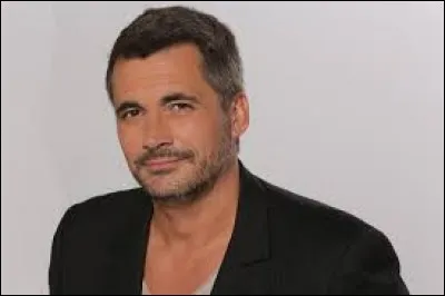 Trouvez les initiales de cette personne et ensuite ce qu'elles peuvent désigner.