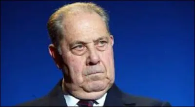 Trouvez les initiales de cette personne et ensuite ce qu'elles peuvent désigner.