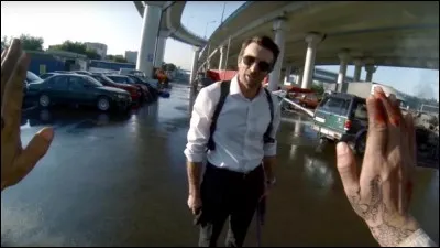 Le personnage haut en couleur, servant de guide à Henry, a pour prénom :