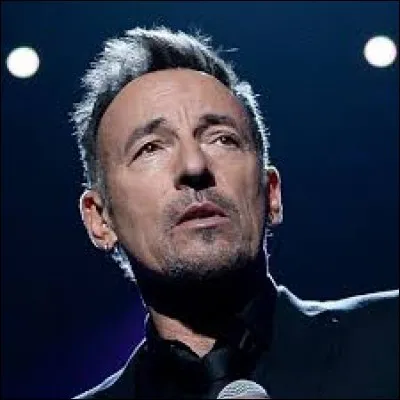 Quel chanteur américain est surnommé "The Boss" ?