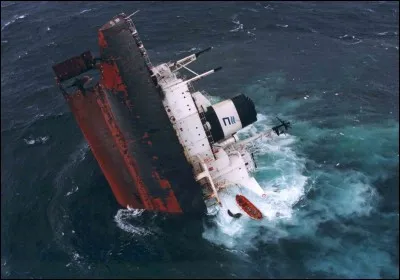 Comment s'appelait le bateau pétrolier qui fit naufrage le 11 décembre 1999 entraînant une marée noire ?
