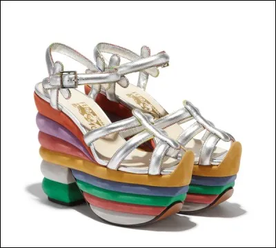 C'est moins l'allure de ces chaussures d'un grand faiseur italien qui est incroyable que leur prix. A votre avis, combien valent-elles ?