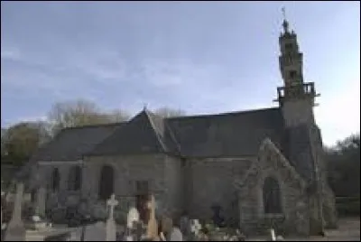 Voici l'&eacute;glise Saint-Iltud de Coadout. Village breton, dans l'arrondissement de Guingamp, il se trouve dans le d&eacute;partement ...
