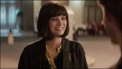 Courtisée par Sam, Maïa est :