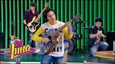 Quel est le nom du groupe de Simon ?