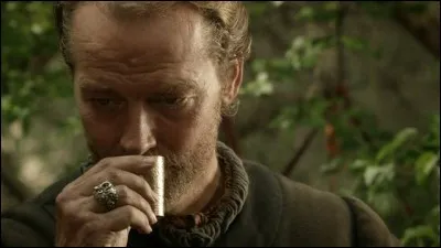 Pour qui travaille ce personnage au début de la série ?