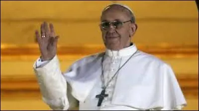 Quel signe annonce la fin du conclave et la nomination du nouveau Pape ?