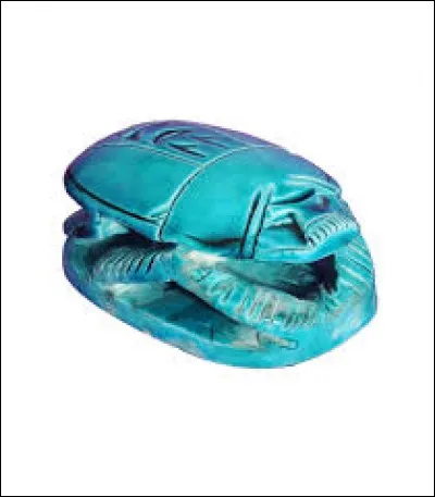 De quel pays, Snameloc a-t-il ramené ce scarabée bleu porte-bonheur ?