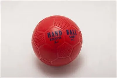 Au handball, combien de temps peut-on garder le ballon lorsque l'on est immobile ?