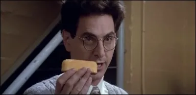 Le "p'tit cake" dont se sert Egon pour donner une explication à Winston est en réalité (et VO) :