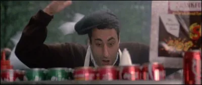 Une fois libéré, Bouffe-Tout s'empiffre :