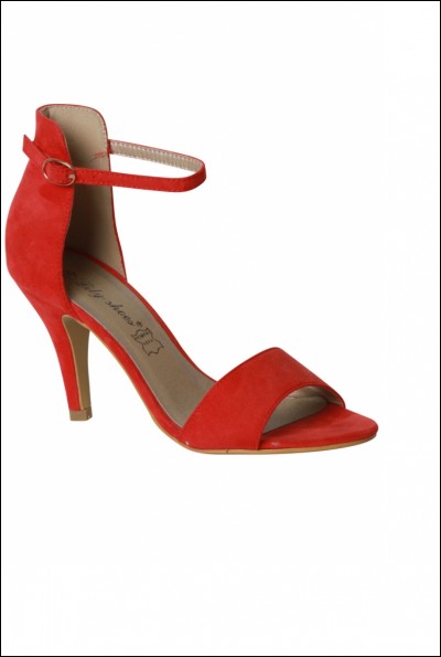 Dans la phrase "J'ai des chaussures rouge(s)", accorde-t-on l'adjectif ?