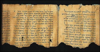 Quelle est cette écriture apparue en 1100 avant J.-C., qui utilisait l'alphabet phénicien mais légèrement modifié, et parlée par Jésus-Christ ?