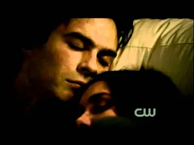 Où s'embrassent Elena (qui est en réalité Katherine) et Damon (qui l'ignore et pense embrasser Elena) ?