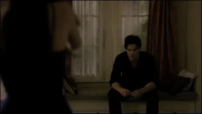 Que ne peut pas faire Damon envers Elena car il est amoureux ?