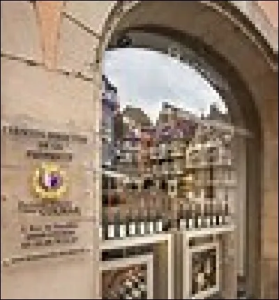 Comment appelle-t-on cette forme de tourisme qui repose sur la découverte des régions viticoles et de leurs productions (Bordeaux y participe) ; il s'agit de l'...