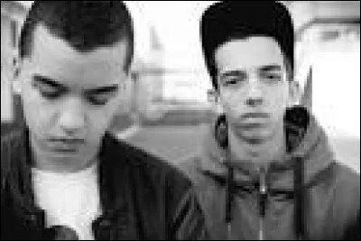 Quel est ce duo de chanteurs qui a réussi à percer grâce à YouTube ?