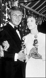 Qui est avec Steve ?