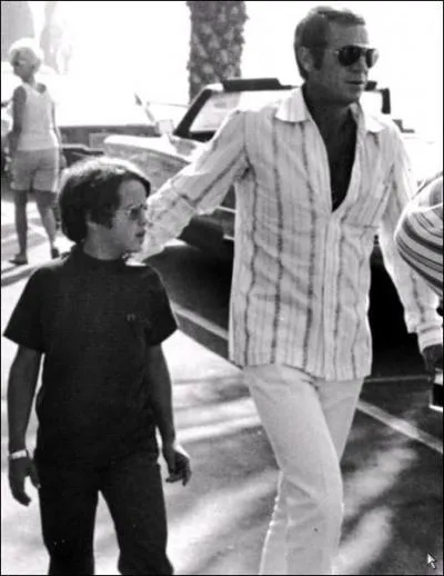 Qui est avec Steve ?