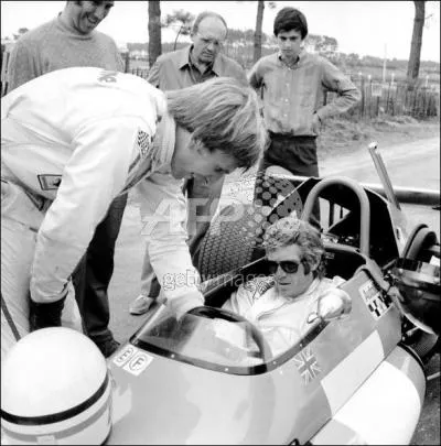 Qui est avec Steve ?