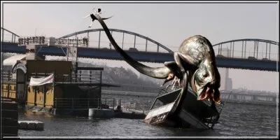 Ce film sud-cor&eacute;en a &eacute;t&eacute; &eacute;lu quatri&egrave;me film de la d&eacute;cennie par les Cahiers du cin&eacute;ma. Il raconte le combat d'un p&egrave;re pour retrouver sa fille, enlev&eacute;e par un terrifiant monstre aquatique. Il s'agit de :