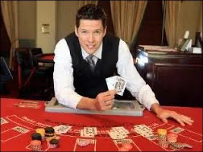 Dans les casinos, les employés non pas le droit de miser car il est formèlement interdit au crouppier de ponter."