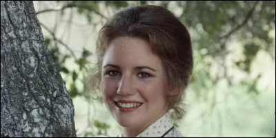 Quel est le nom de mariée de Laura ?