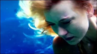 Pourquoi pleure-t-elle ? (regardez les épisodes)