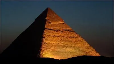 Comment nomme-t-on la partie de la pyramide qui est claire?