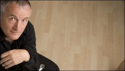 En dehors du français, il y a une seule langue nationale que la Constitution tolère :