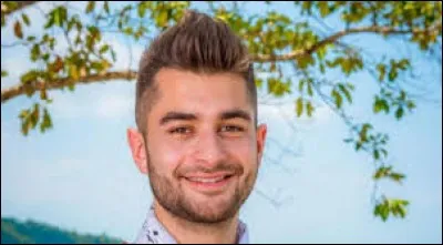 Il sort avec Jesta maintenant, et a adoré faire peur à Candice avec un lézard...