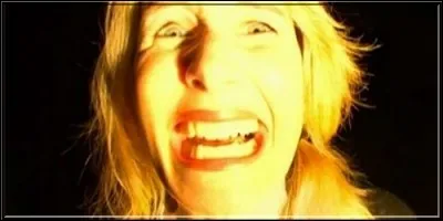 David Lynch cr&eacute;&eacute;e une mise en abyme complexe et myst&eacute;rieuse par le biais de Laura Dern, qui incarne une actrice, dans ce film appel&eacute; :