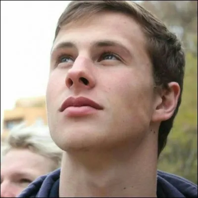 Jules est le frère de...