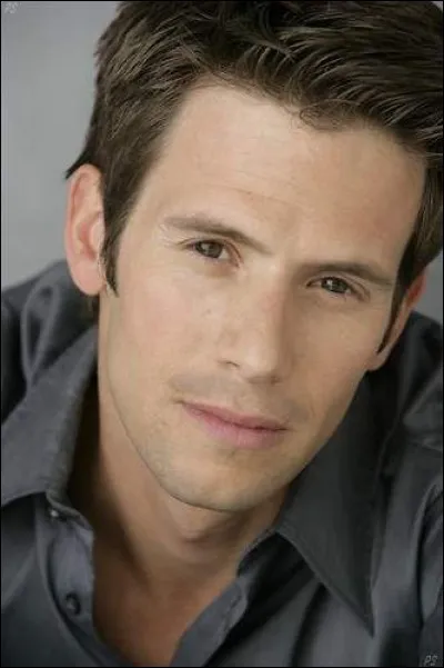 Qui interprète ce rôle ?