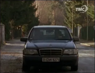 À qui est cette voiture ?