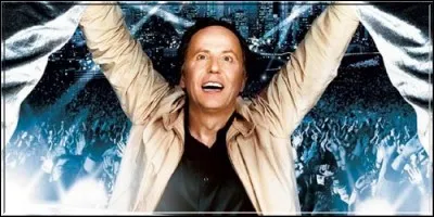 Fabrice, un &eacute;norme fan de Johnny Hallyday, se r&eacute;veille dans un monde parall&egrave;le o&ugrave; son chanteur pr&eacute;f&eacute;r&eacute; n'a jamais perc&eacute; dans le showbiz. Il va donc tout faire pour que sa star reprenne sa place en tant que artiste n&deg;1 de France ! C'est dans :