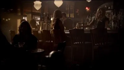 Comment se nomme le bar de Camille ?