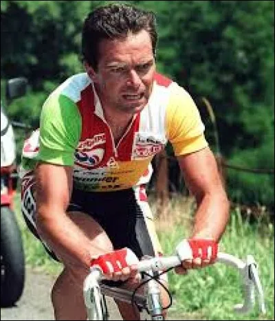 Comment était surnommé Bernard Hinault ?
