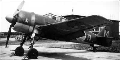 Ce chasseur a été mis en service en octobre 1943 afin d'équiper les forces aériennes de son pays d'origine, à l'écart du conflit. Près de 200 ont été produits. Quel est son pays d'origine ?