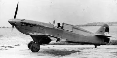 Mis en service en mars 1940, construit à une vingtaine d'exemplaires, le Rogozarski IK-3 participe aux combats de 1941 contre l'invasion allemande. Quel est son pays d'origine ?