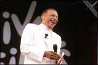 Quel artiste a termin sa soire au commissariat aprs avoir copieusement drap pour fter son concert ?