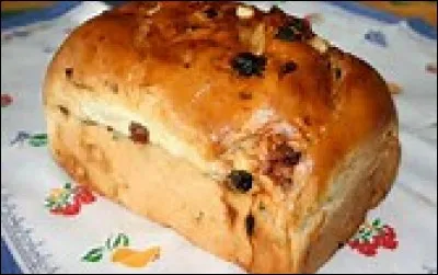Comment s'appelle le pain franco-belge brioché et fourré aux raisins secs ?