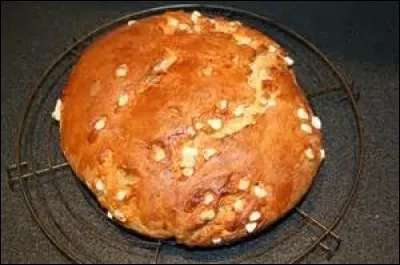 Comment s'appelle le pain belge brioché et recouvert de pépites de sucre ?