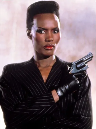 Cette actrice incarne la méchante May Day dans le film "Dangereusement vôtre" en 1985, aux côtés de Roger Moore. Quel est son nom ?