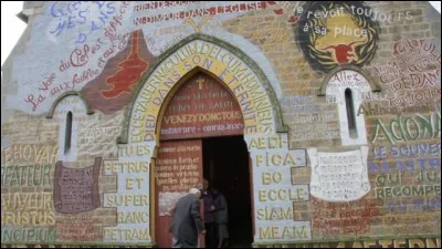 L'allée Victor Paysant, curé de Ménil-Goudouin, dans l'orne, voulait que son église soit vivante. Qu'a-t-il donc fait entre 1873 et 1921 ?