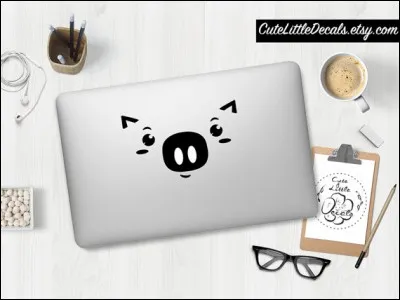 Sur quel objet cet autocollant cochon est-il appliqué ?